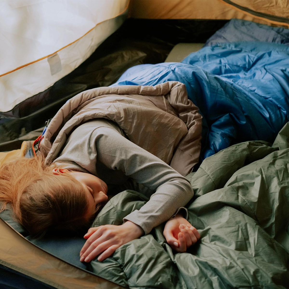 Packable Down Alternative Camping Blanket 57×78″